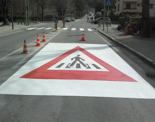 segnaletica stradale - segnale di attraversamento pedonale